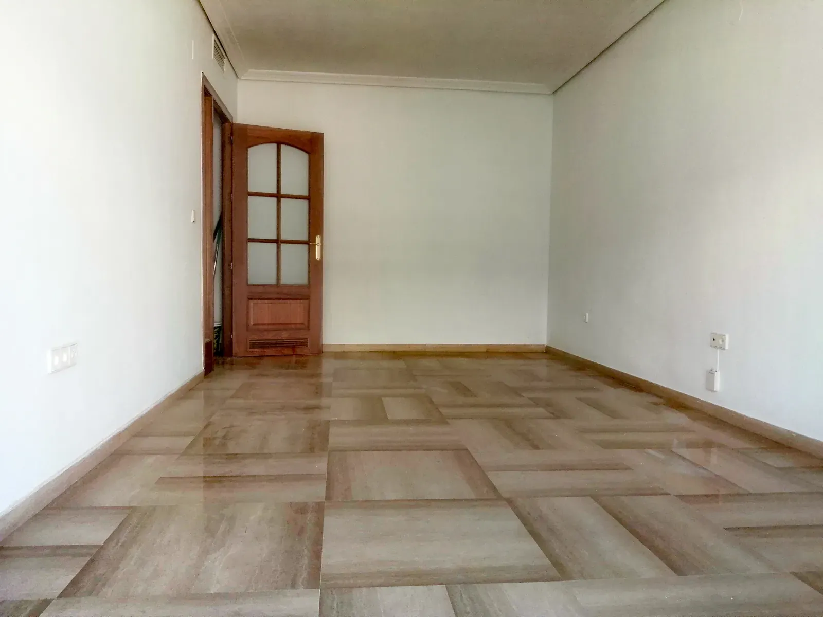 Salón diáfano de vivienda en inspección previa a la compra con Stylo 10