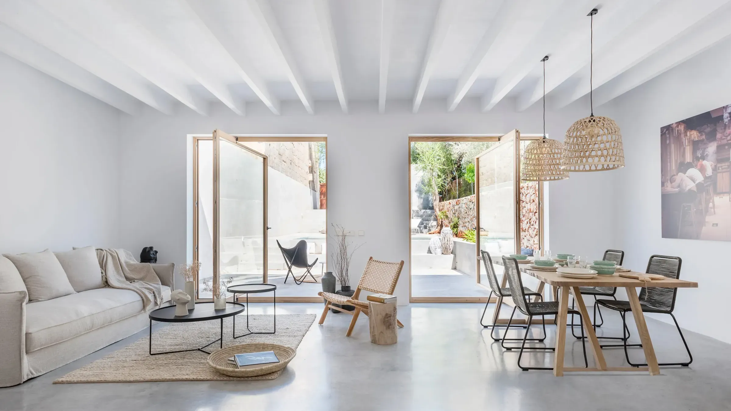 Vivienda reformada en Córdoba por Stylo 10: obra integral con acabado en microcemento